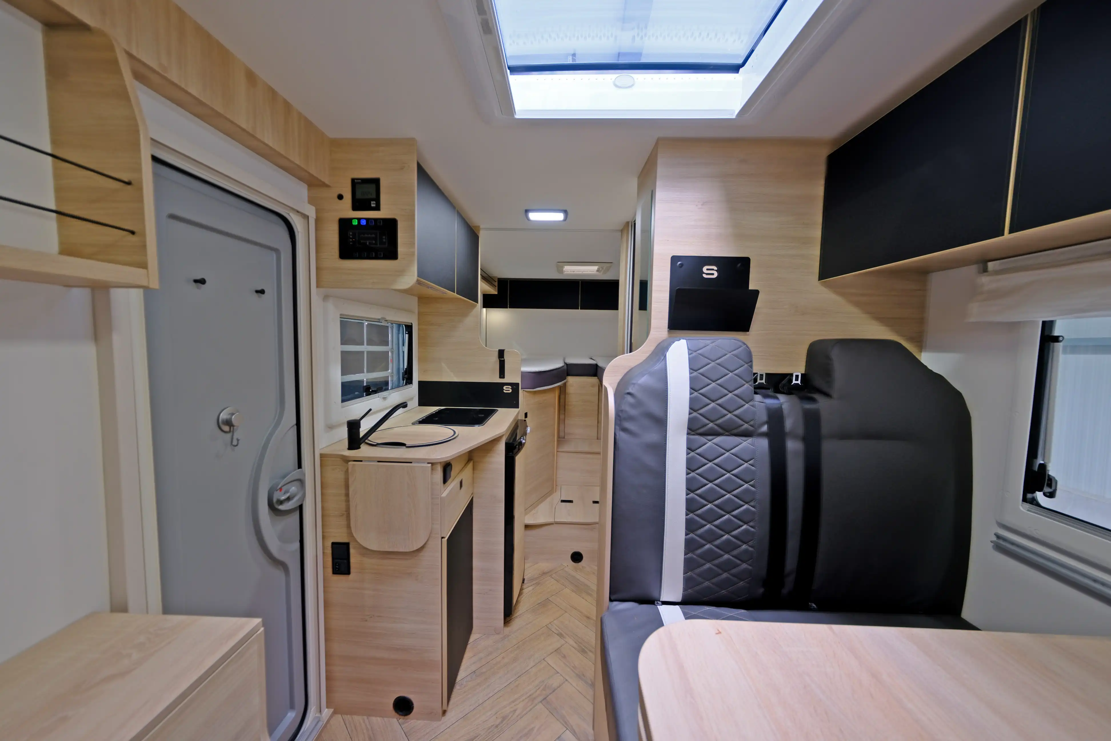 AHORN Camp 670 Slim-Limited